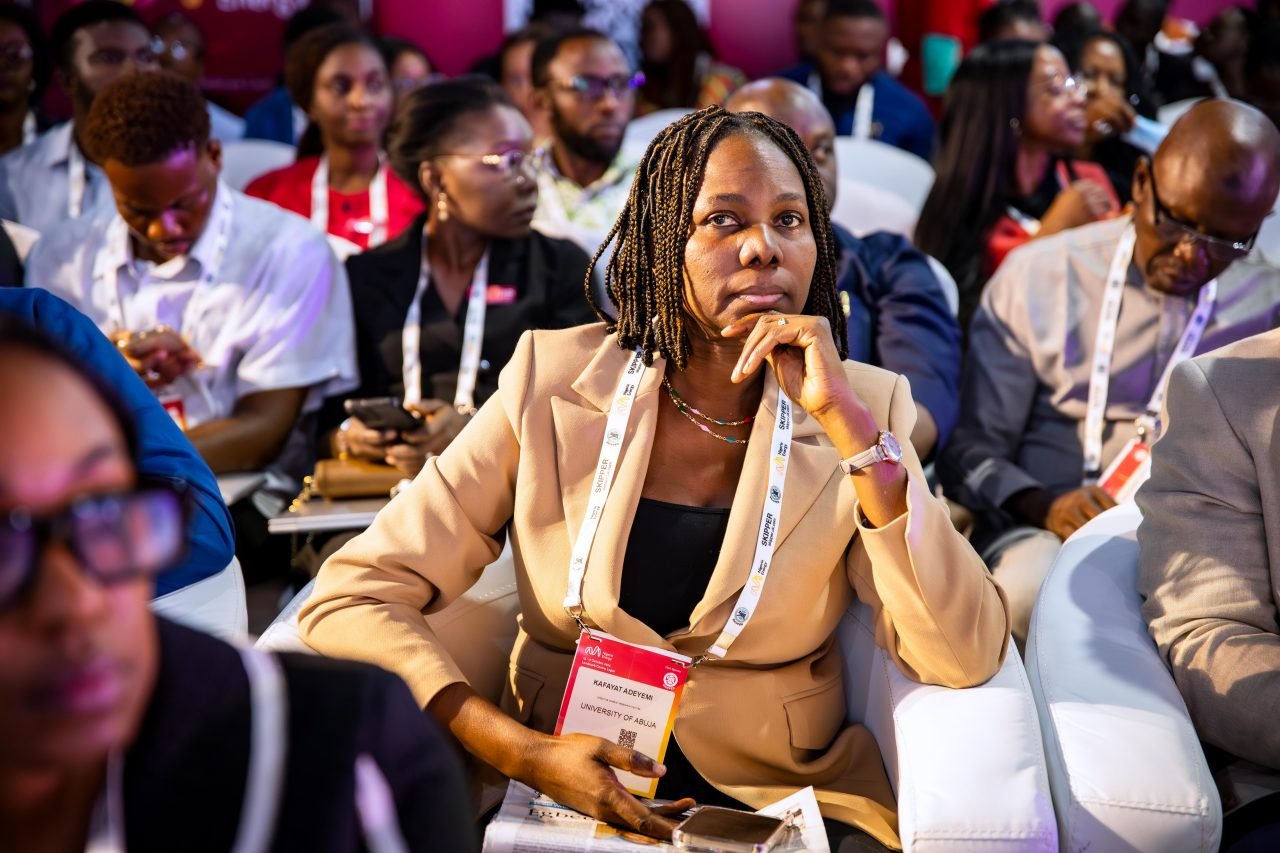 Minister and goverment officials entering